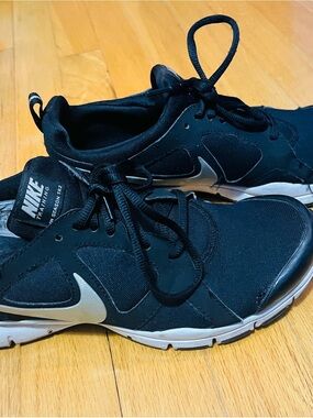 Nike Training Sneakers Women’s Size 8
